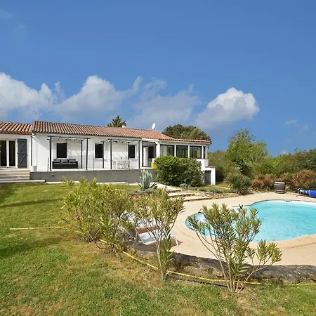 In Near Carcassonne Pool
